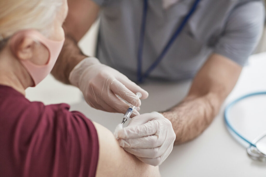Proveer at Northgate | Senior receiving vaccine